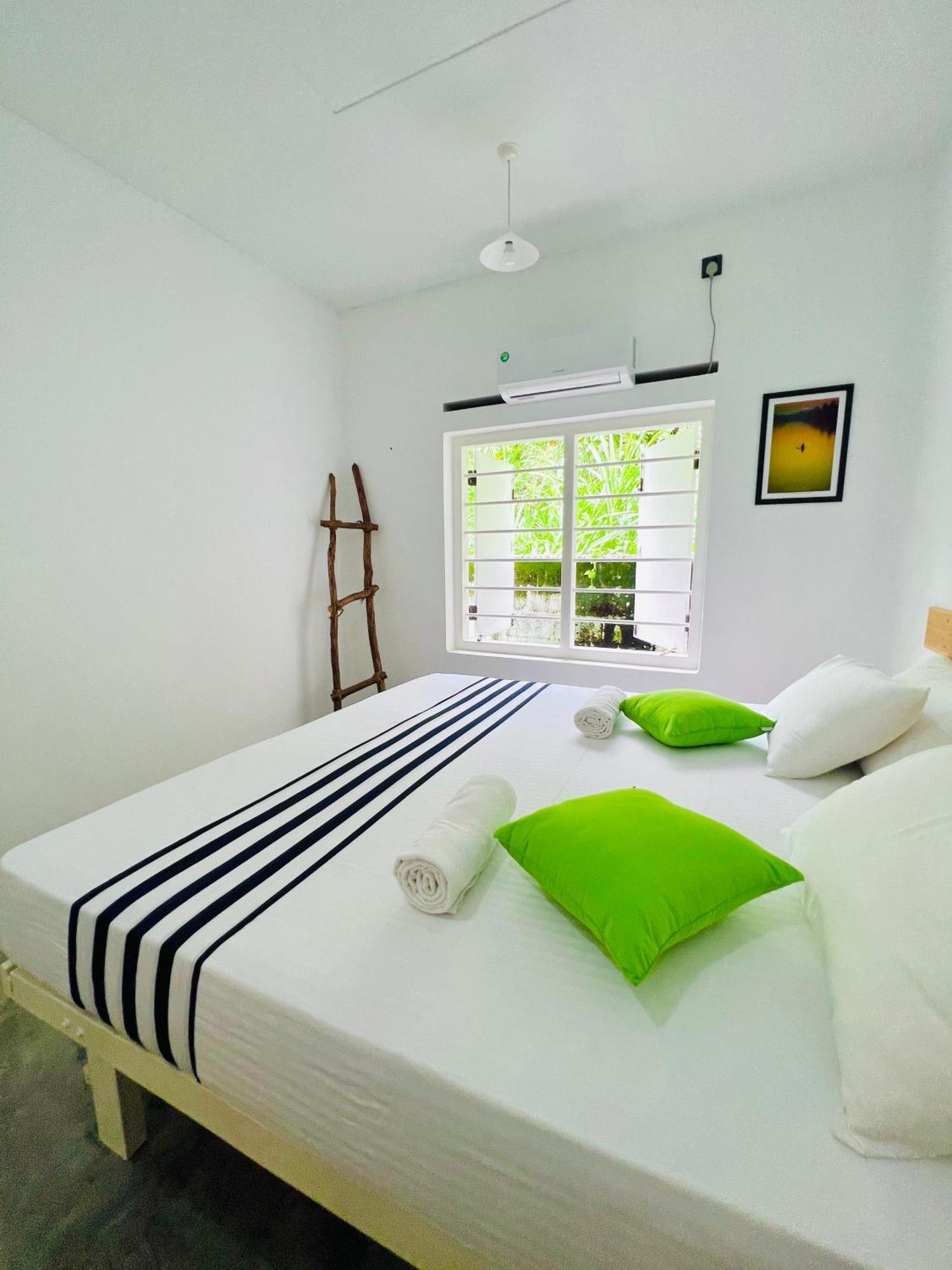 Mahagedara Dickwella Hotel Екстериор снимка